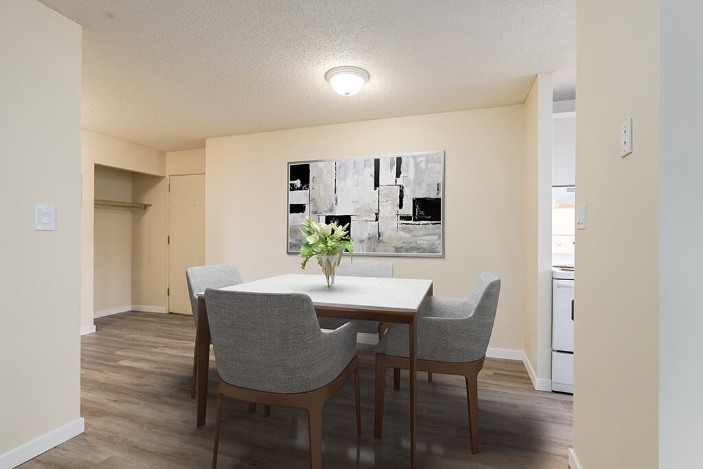 Pamela Manor - Photo 2 of 26