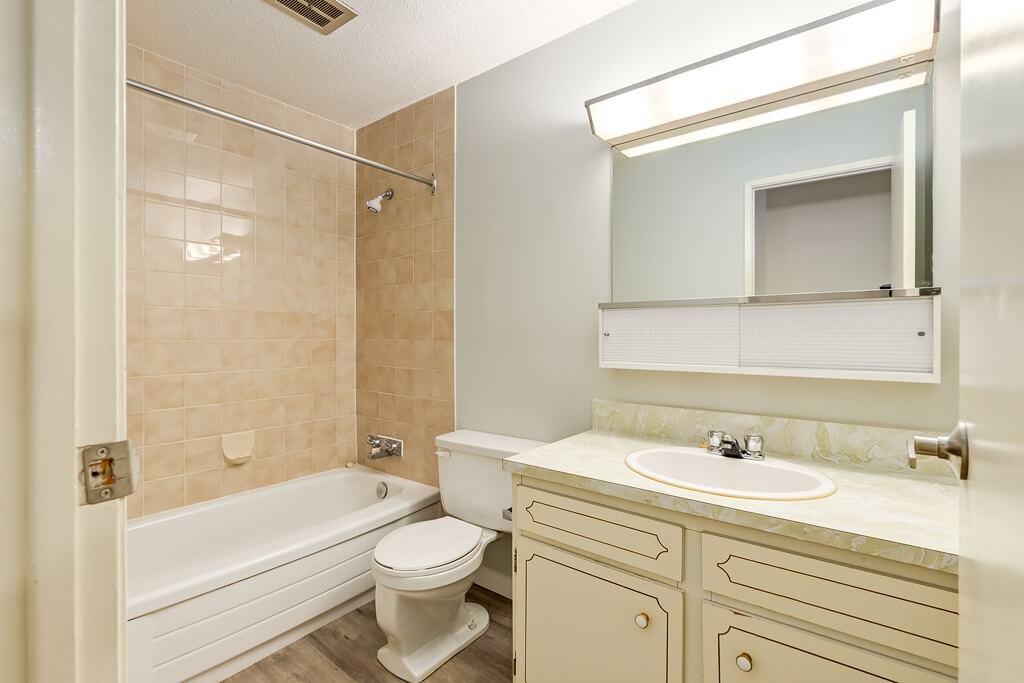 Pamela Manor - Photo 5 of 26