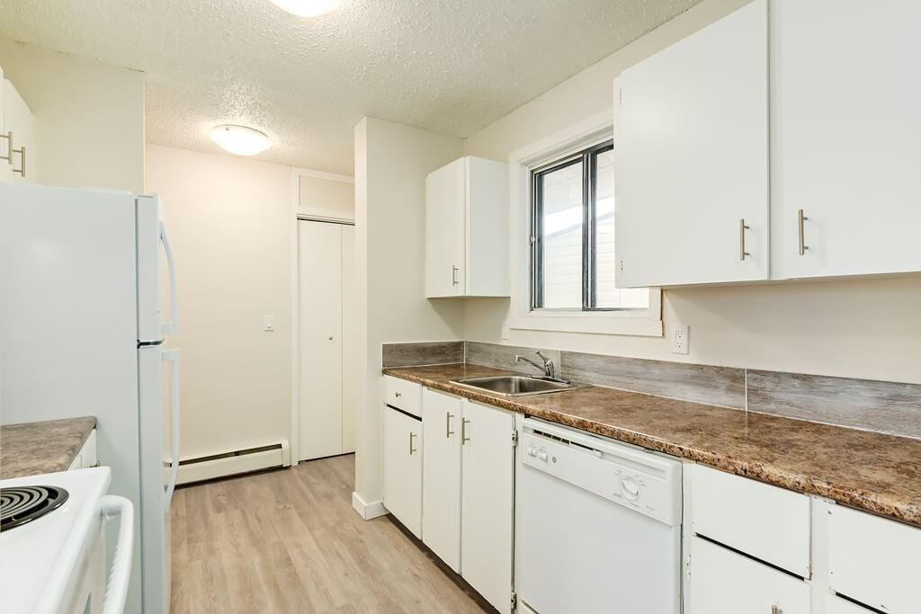 Genevieve - Photo 6 of 12