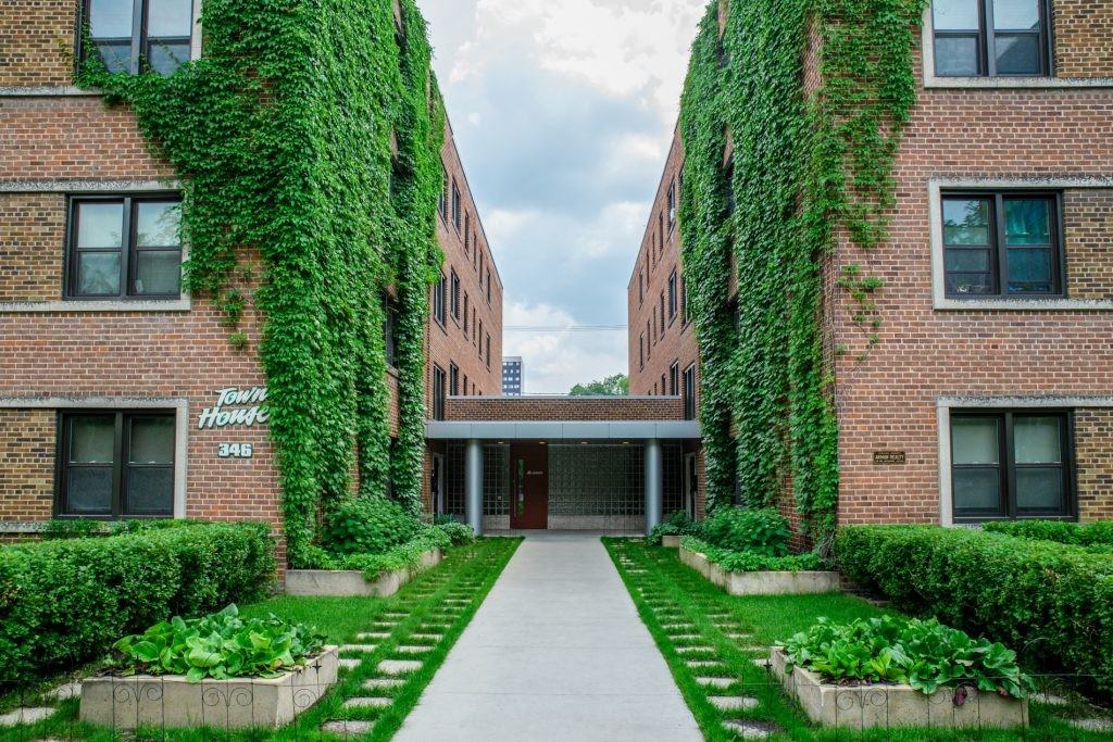 The Townhouse 346 Broadway, Winnipeg, MB R3C 0T2 Apartment for Rent