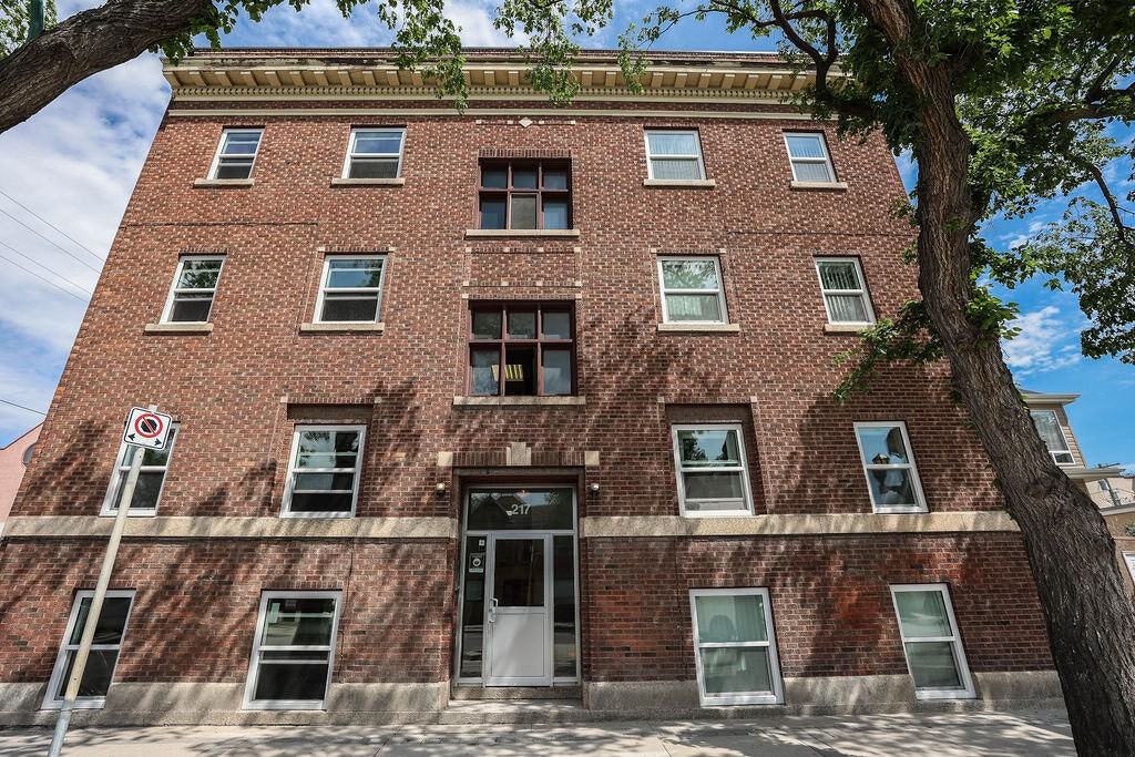 SPARLING APARTMENTS 217 Sherbrook St, Winnipeg, MB R3C 2B7 Zumper