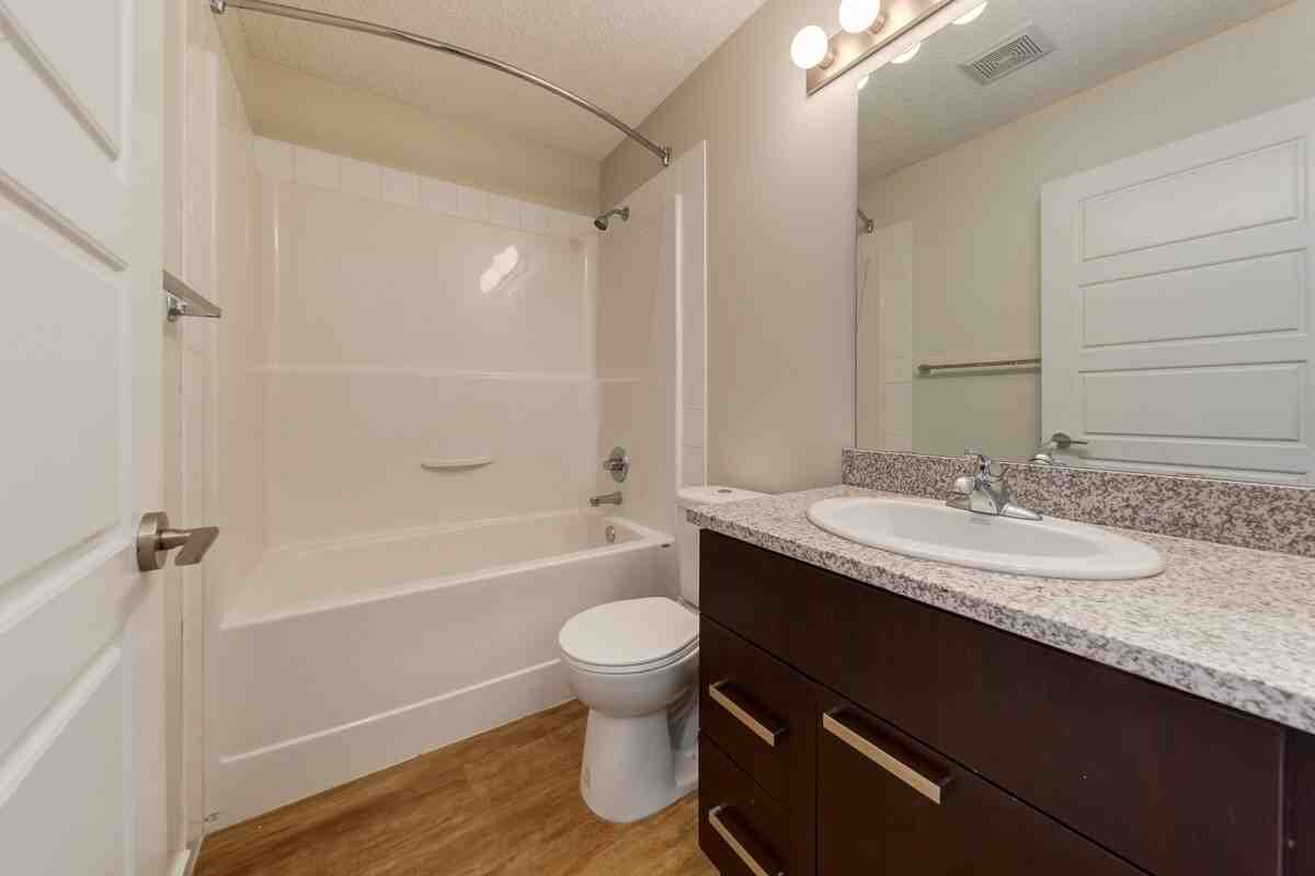 Avalon Court Apartments 5008 & 5008 4 Ave Sw, Edmonton, AB T6X 1V3