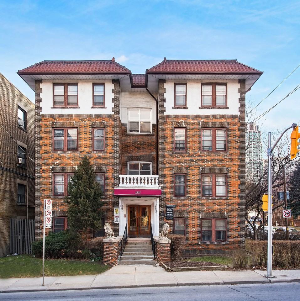 Tichester Park Manors Apartments 1531 Bathurst St, Toronto, ON M5P