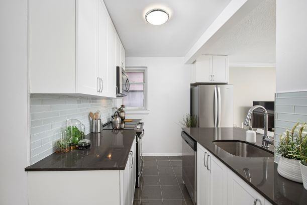 Tichester Park Manors Apartments 1531 Bathurst St, Toronto, ON M5P