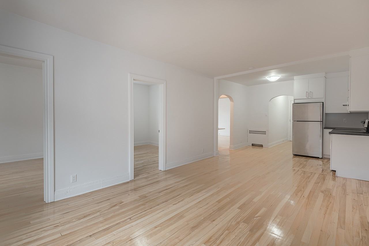 1575 Summerhill - Photo 2 of 9
