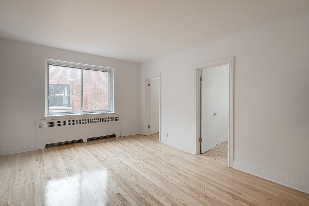 1575 Summerhill - Photo 3 of 9