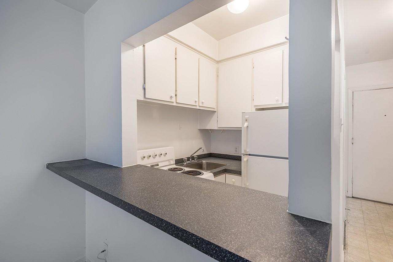 3475 Durocher - Photo 3 of 8