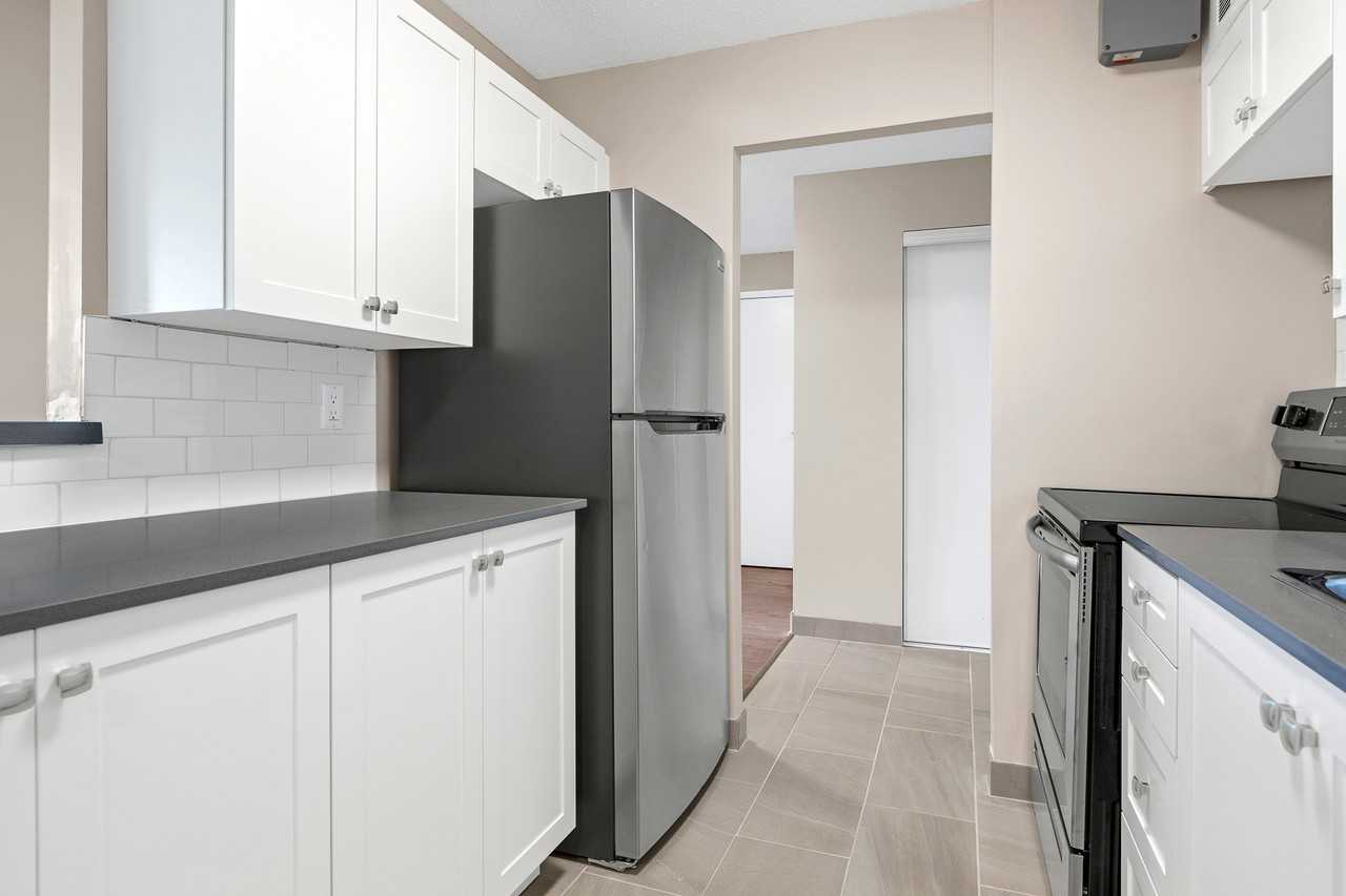 Victoria - Photo 4 of 15