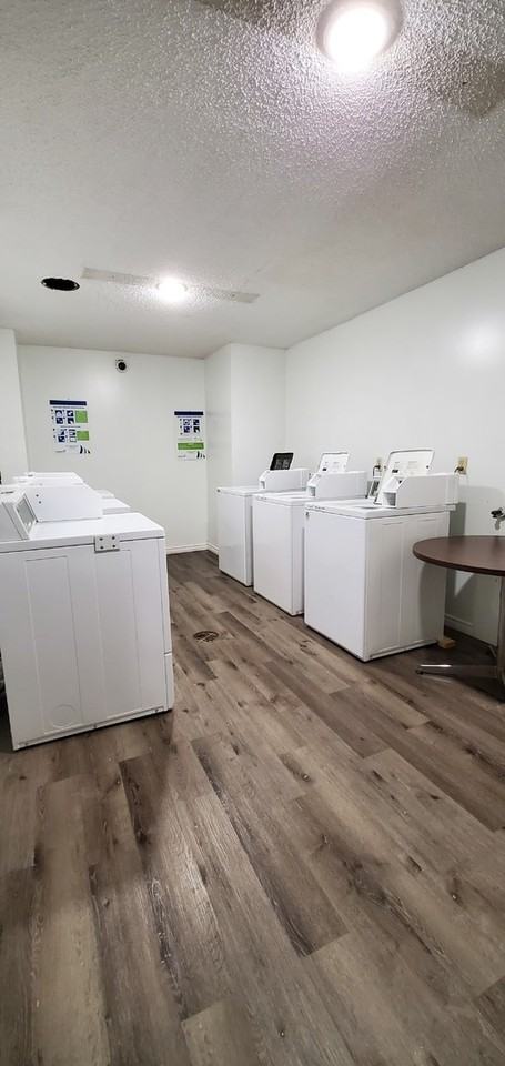 Glendale Court - Photo 6 of 17