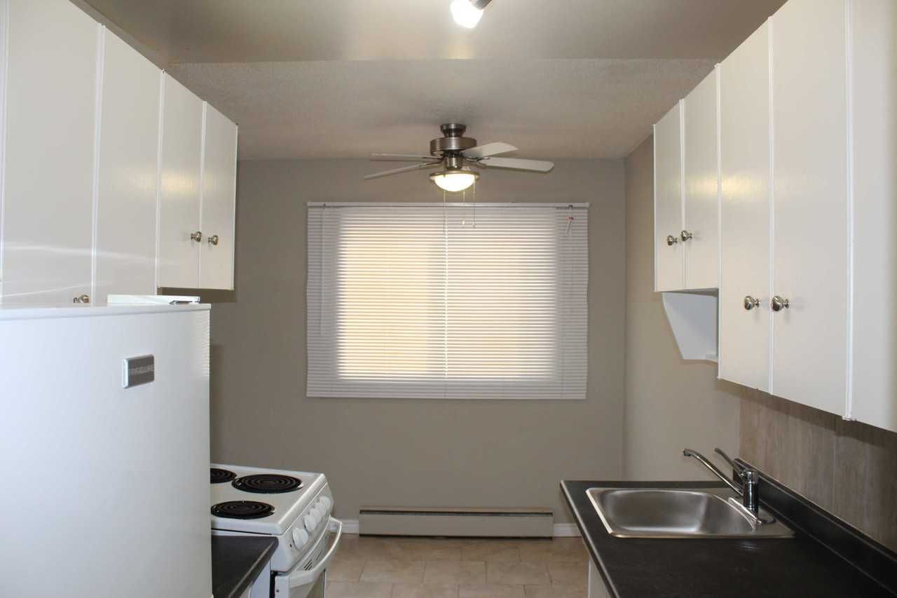 Confederation Place Apartments 15216 100 Ave Nw, Edmonton, AB T5P 0K4 Zumper