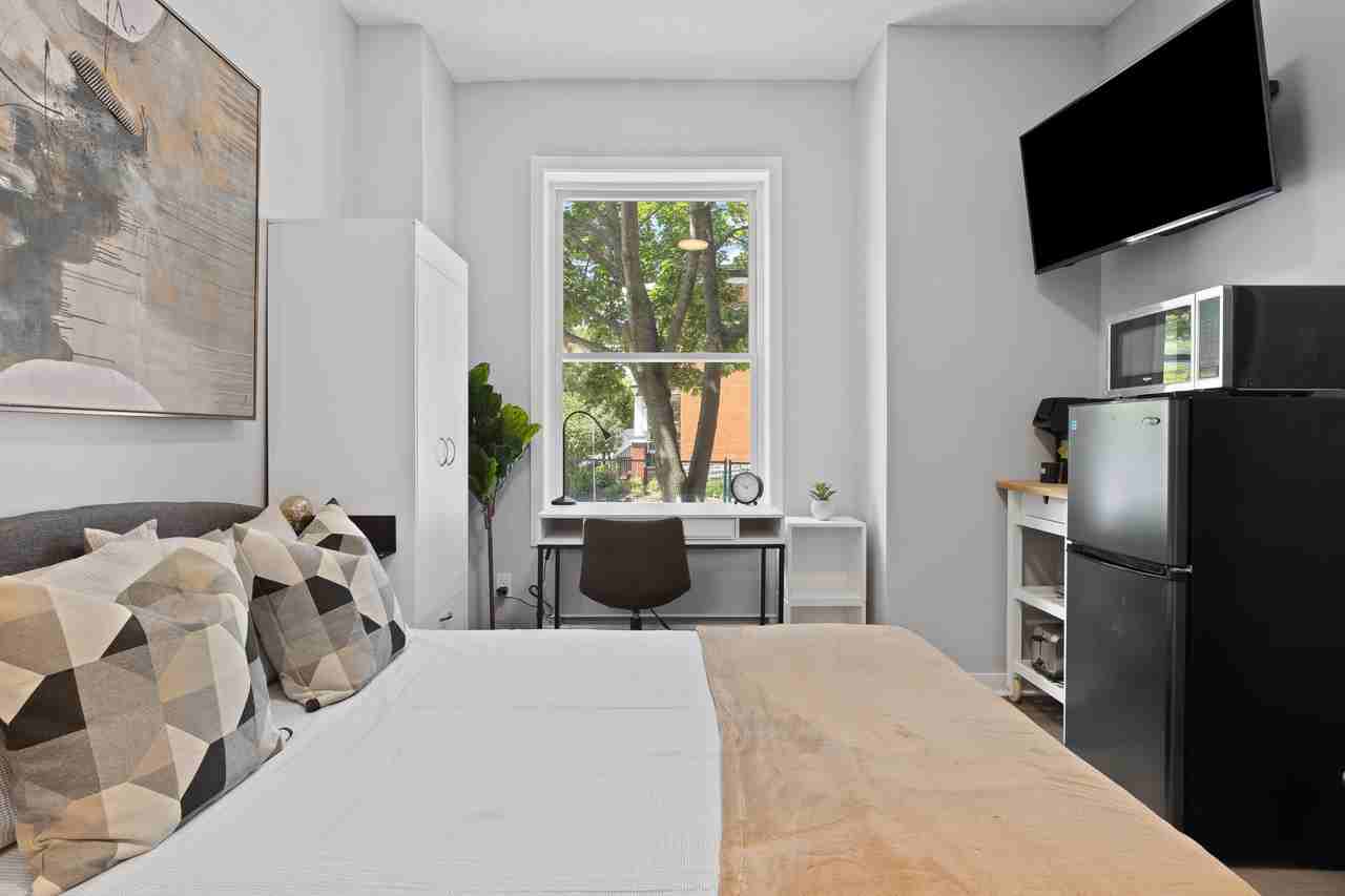 150 Osgoode Apartments 152 150152 Osgoode Street, Ottawa, ON K1N 6S6