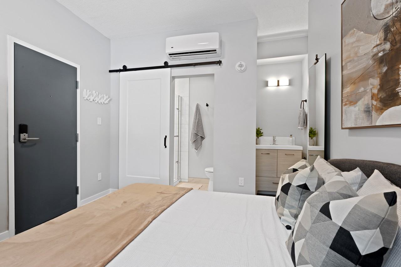 150 Osgoode Apartments 152 150152 Osgoode Street, Ottawa, ON K1N 6S6