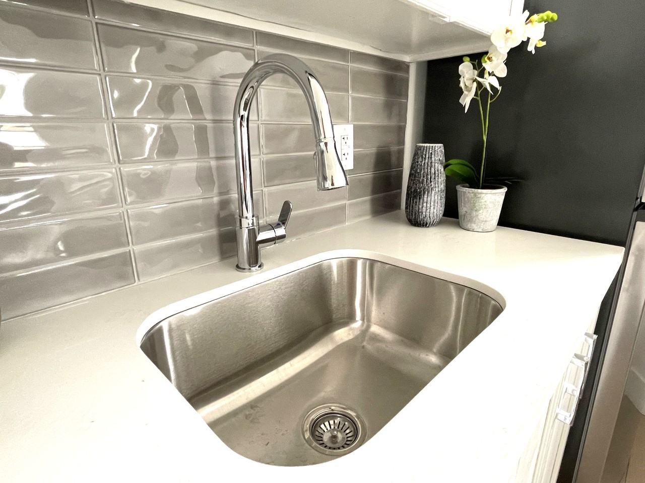 2373 Bloor Street West - Photo 4 of 26