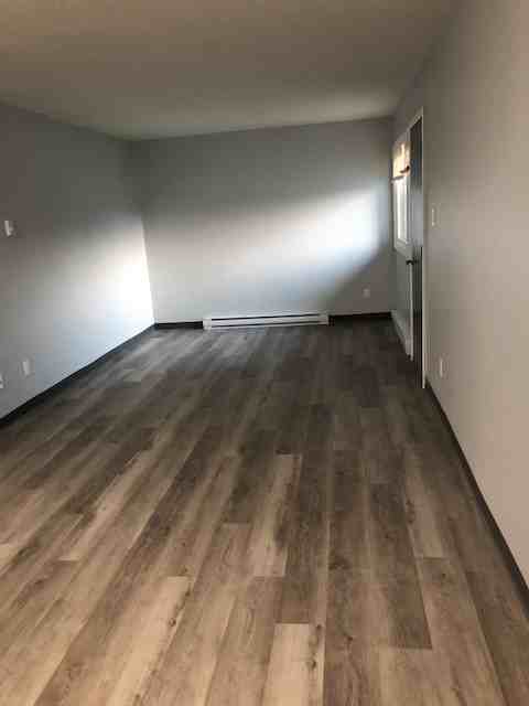 5 Centennial Drive East - Photo 2 of 8