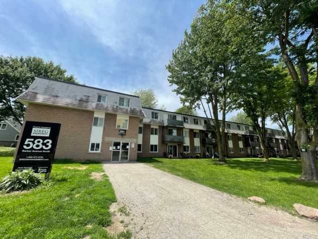 583 Barber Avenue North - Photo 3 of 9