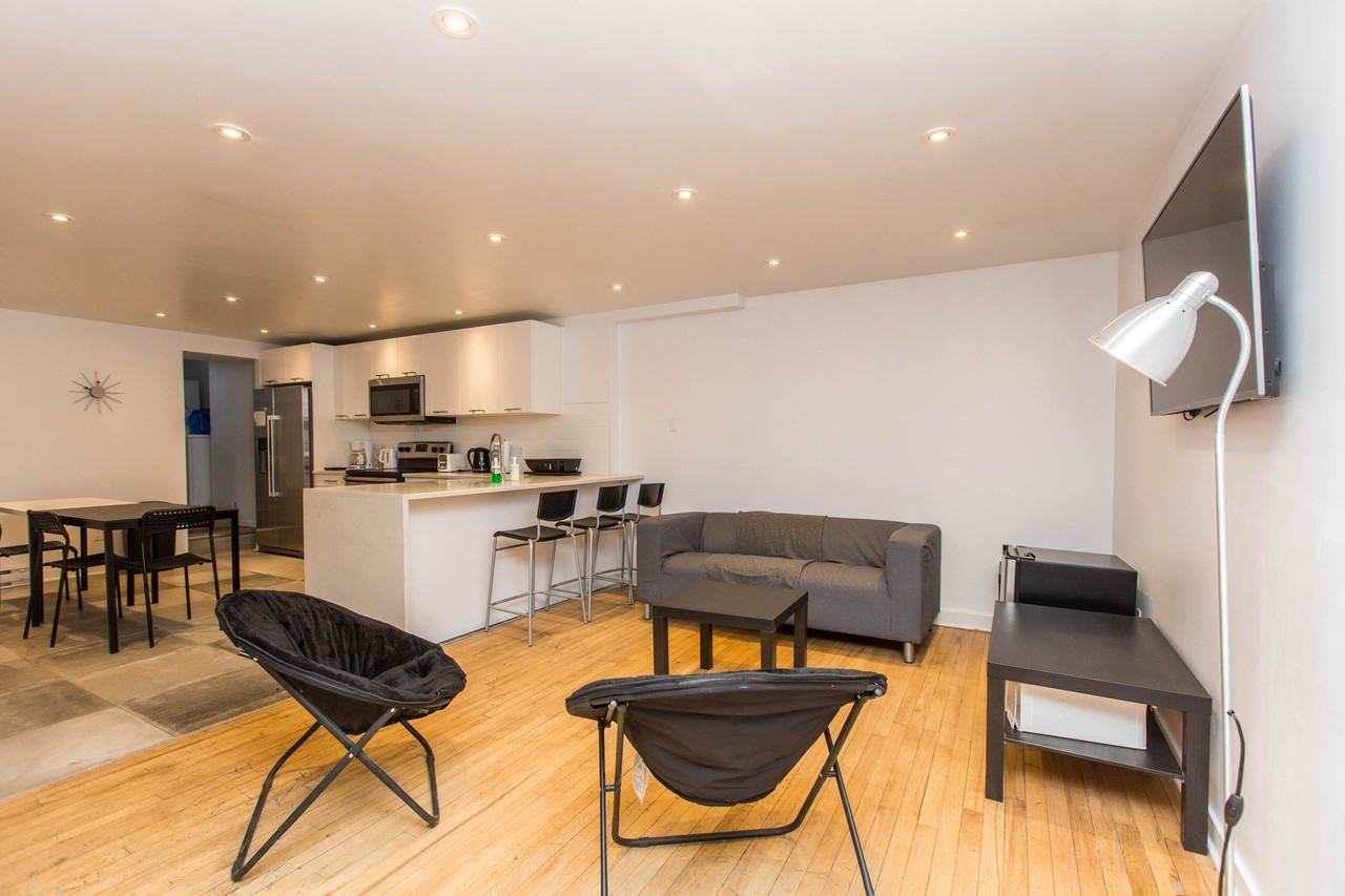 35353537 Saint Famille Apartments 3535 Rue SainteFamille, Montréal