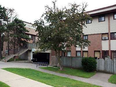 Towns at Old Chicopee Apartments 75 Old Chicopee Dr, Kitchener, ON