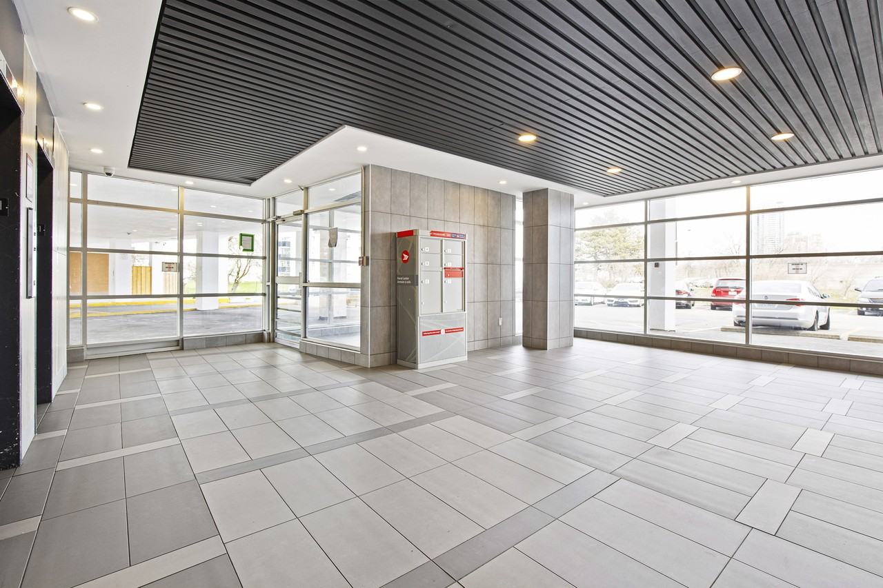 3135 St. Dennis Drive Apartments in Flemingdon Park, Toronto, ON M3C