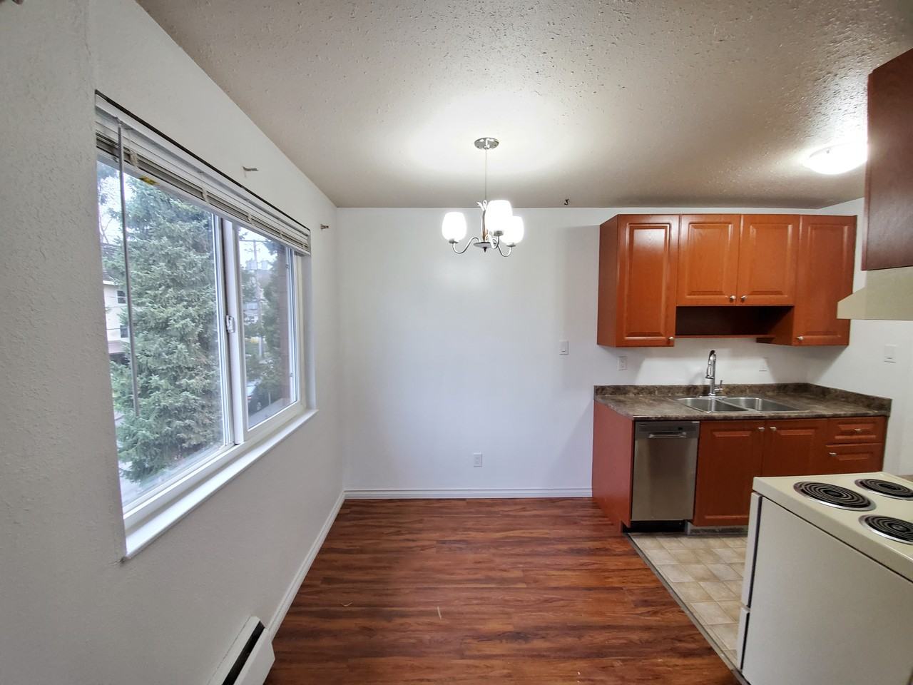 Crystal Gardens Apartments 702 Gloucester St, New Westminster, BC V3M
