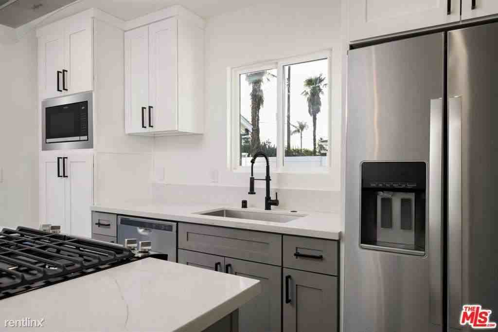 14642 Runnymede St - Photo 3 of 10