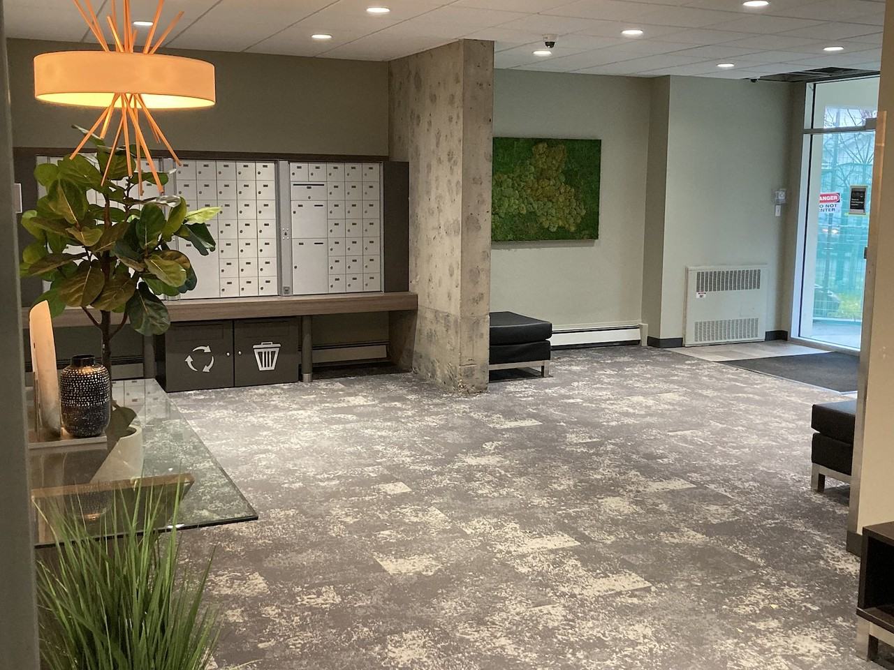 Bright 2 bed 1 bath dn twn condo*REDUCED*Ungrd Parking*Heat, Water