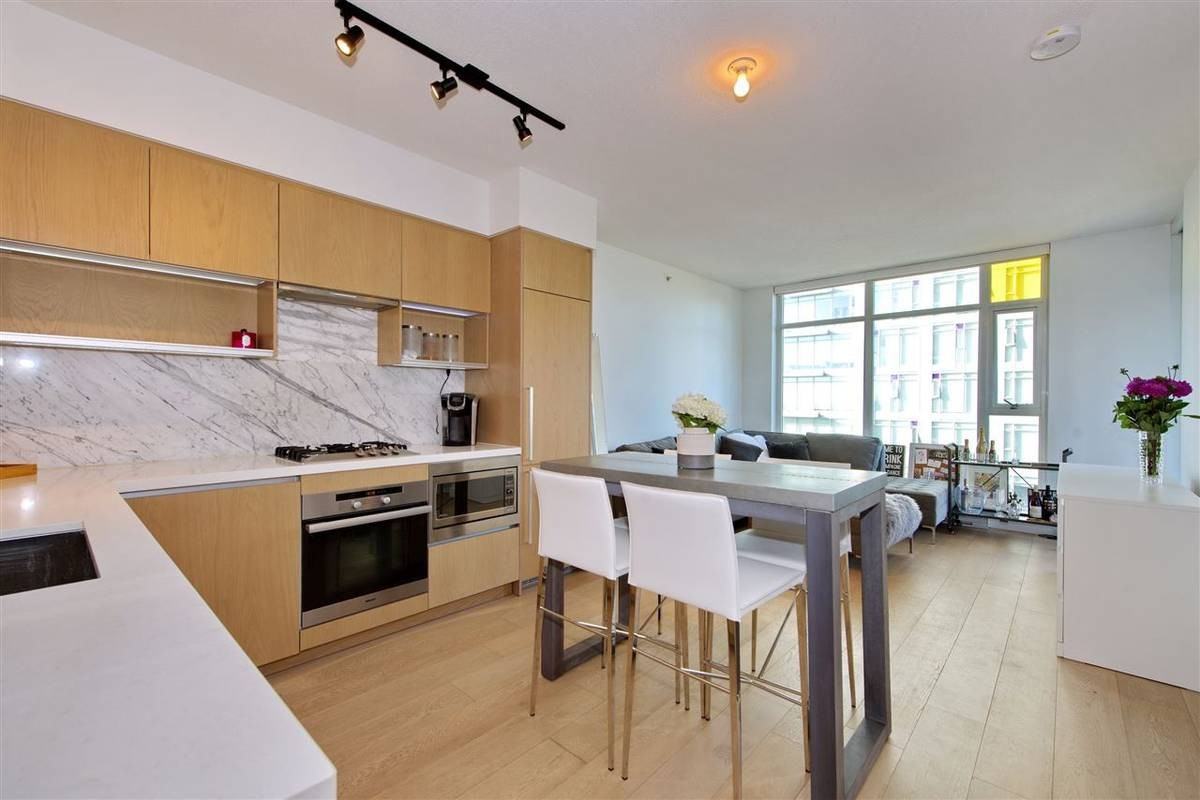 STRATHMORE TOWERS 2003 Apartments 9603 Manchester Dr, Burnaby, BC V3N