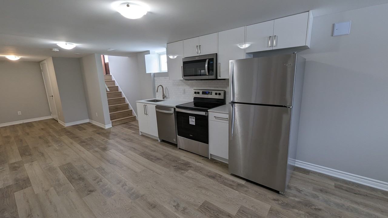 342 East 37th St, Hamilton, ON L8V 4B4 2 Bedroom Apartment for 1,850