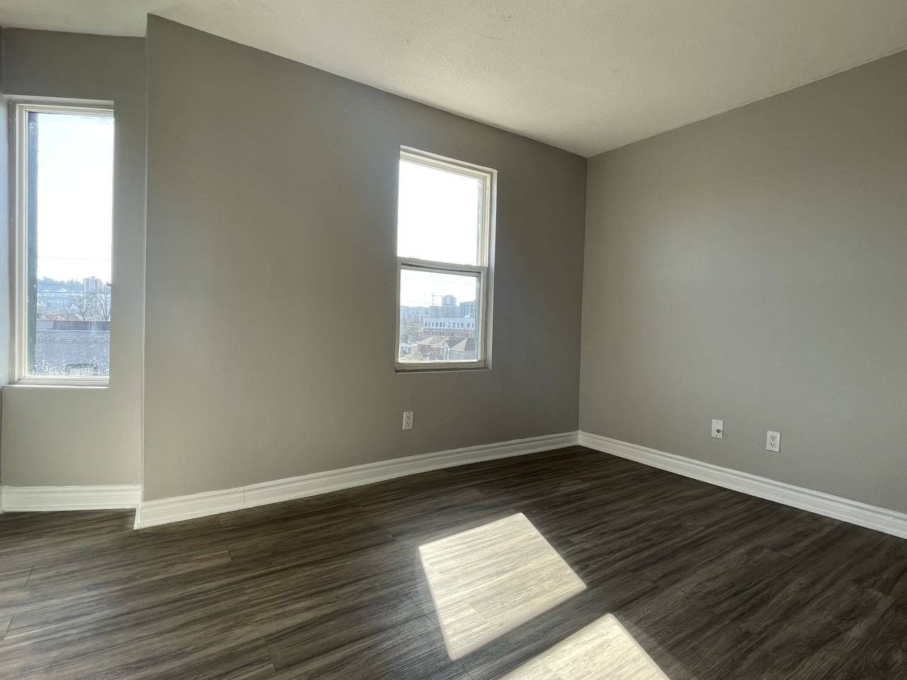 265 Emerald Street North, Hamilton, Ontario - Photo 3 of 5