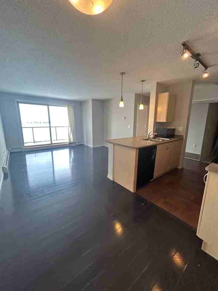 Amazing One Bedroom Condo Located In Hudson Village With Heated