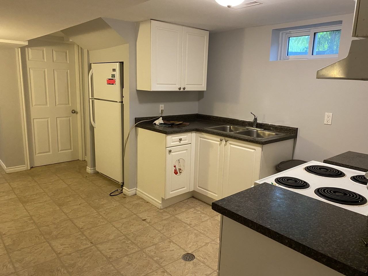 16 Victor Boulevard, Lower Unit (Rooms For Rent) - Photo 3 of 19