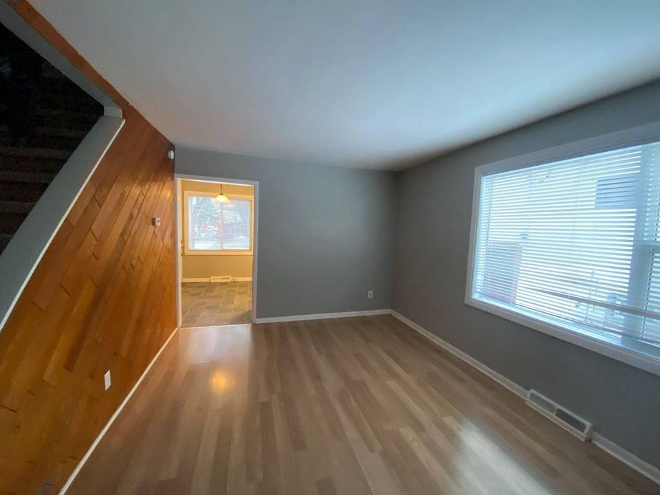 398 Rue Desautels Apartments in Central St. Boniface, Winnipeg, MB R2H