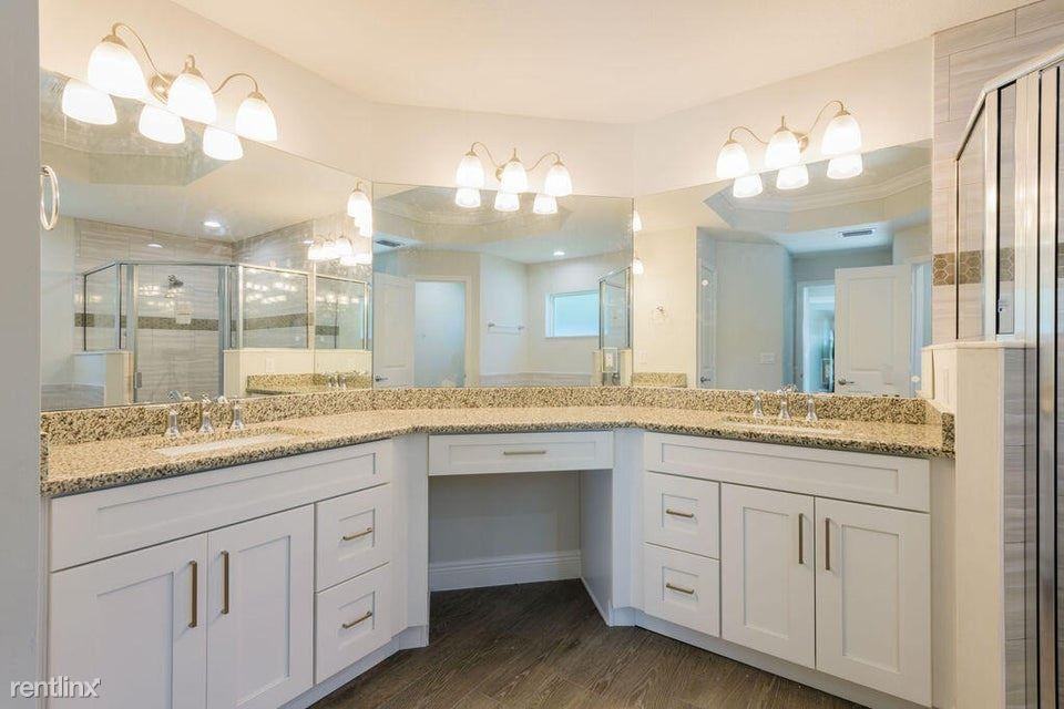 2372 Sw Import Dr - Photo 2 of 7