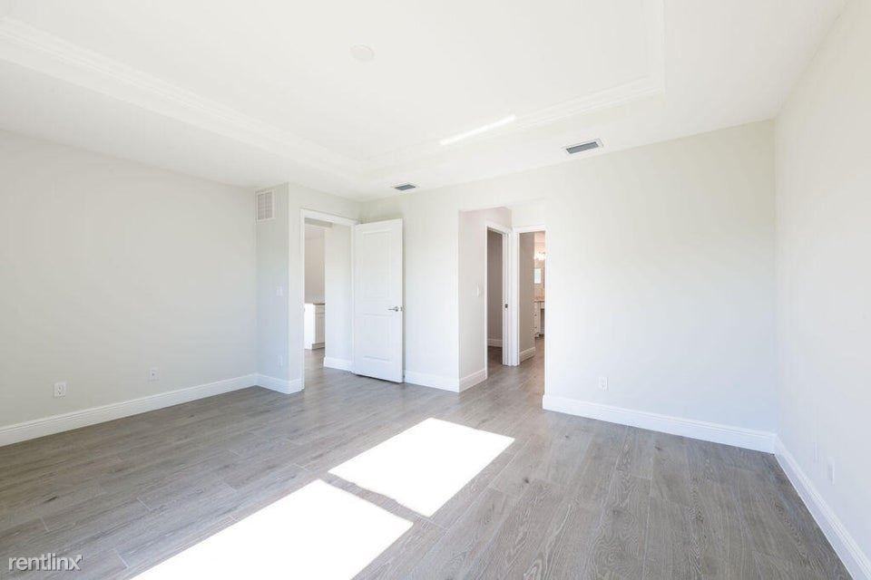 2372 Sw Import Dr - Photo 3 of 7