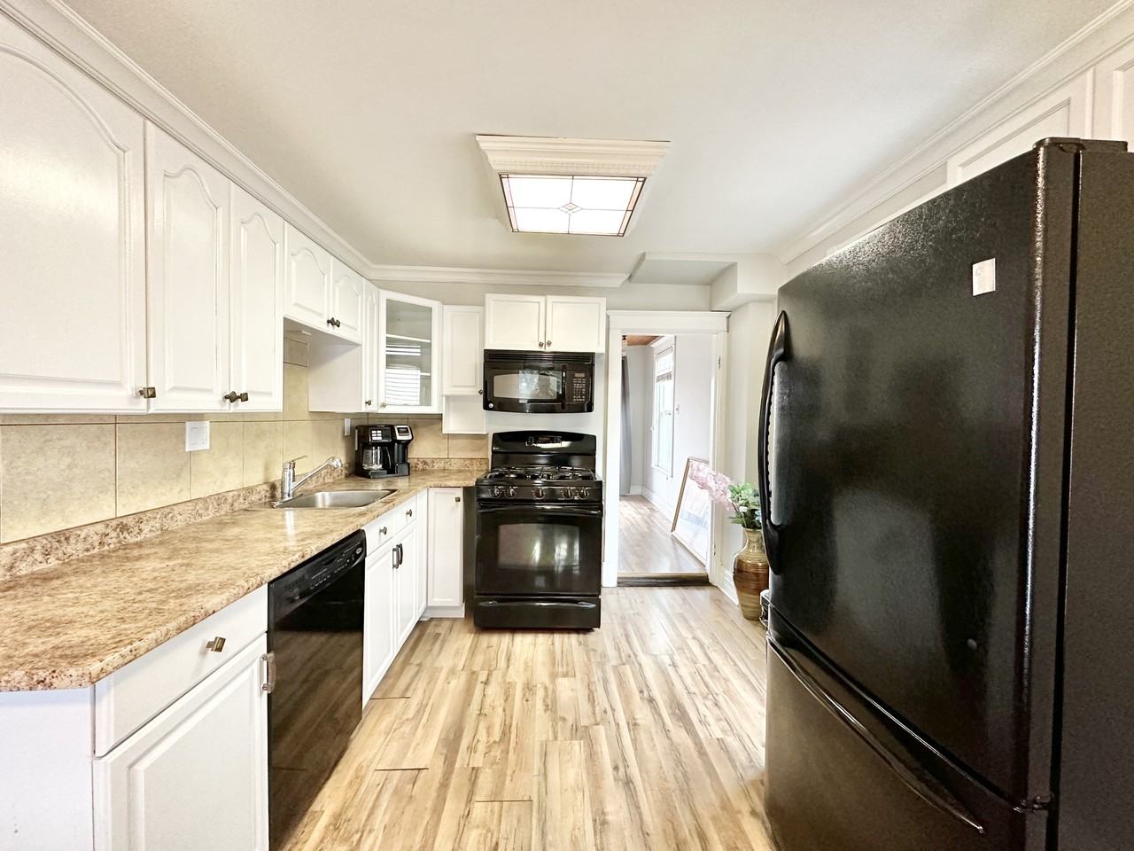 504 Beach Blvd, Hamilton, Ontario Apartments 504 Beach Blvd, Hamilton