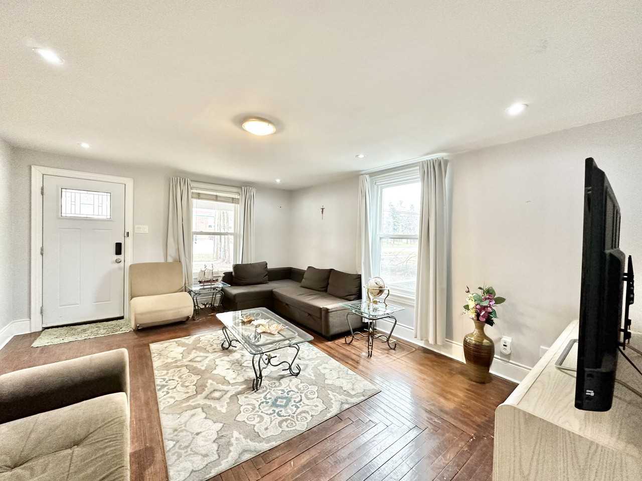 504 Beach Blvd, Hamilton, Ontario Apartments 504 Beach Blvd, Hamilton