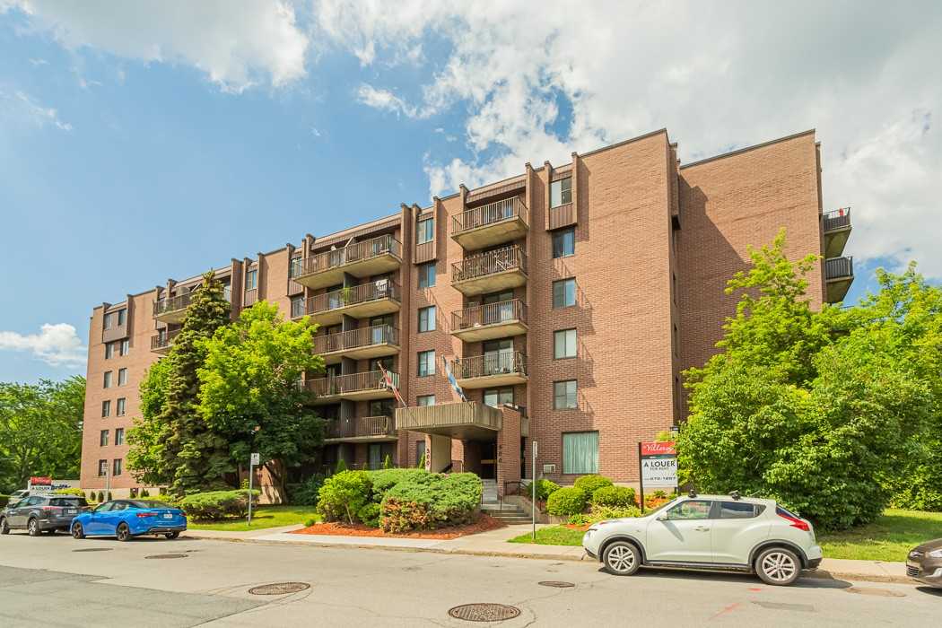 300 Rue SaintLambert, QC J4P 3P9 Apartment for Rent PadMapper