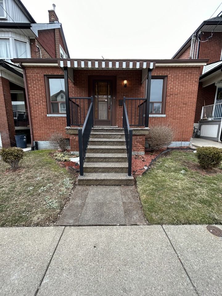 210 Emerald St. N. Main unit Apartments 210 Emerald St N, Hamilton