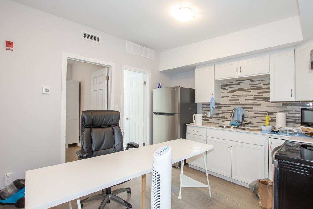 140 Caroline Street South - 4 - Photo 2 of 12