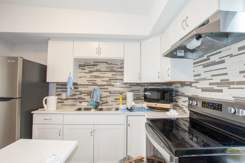 140 Caroline Street South - 4 - Photo 3 of 12