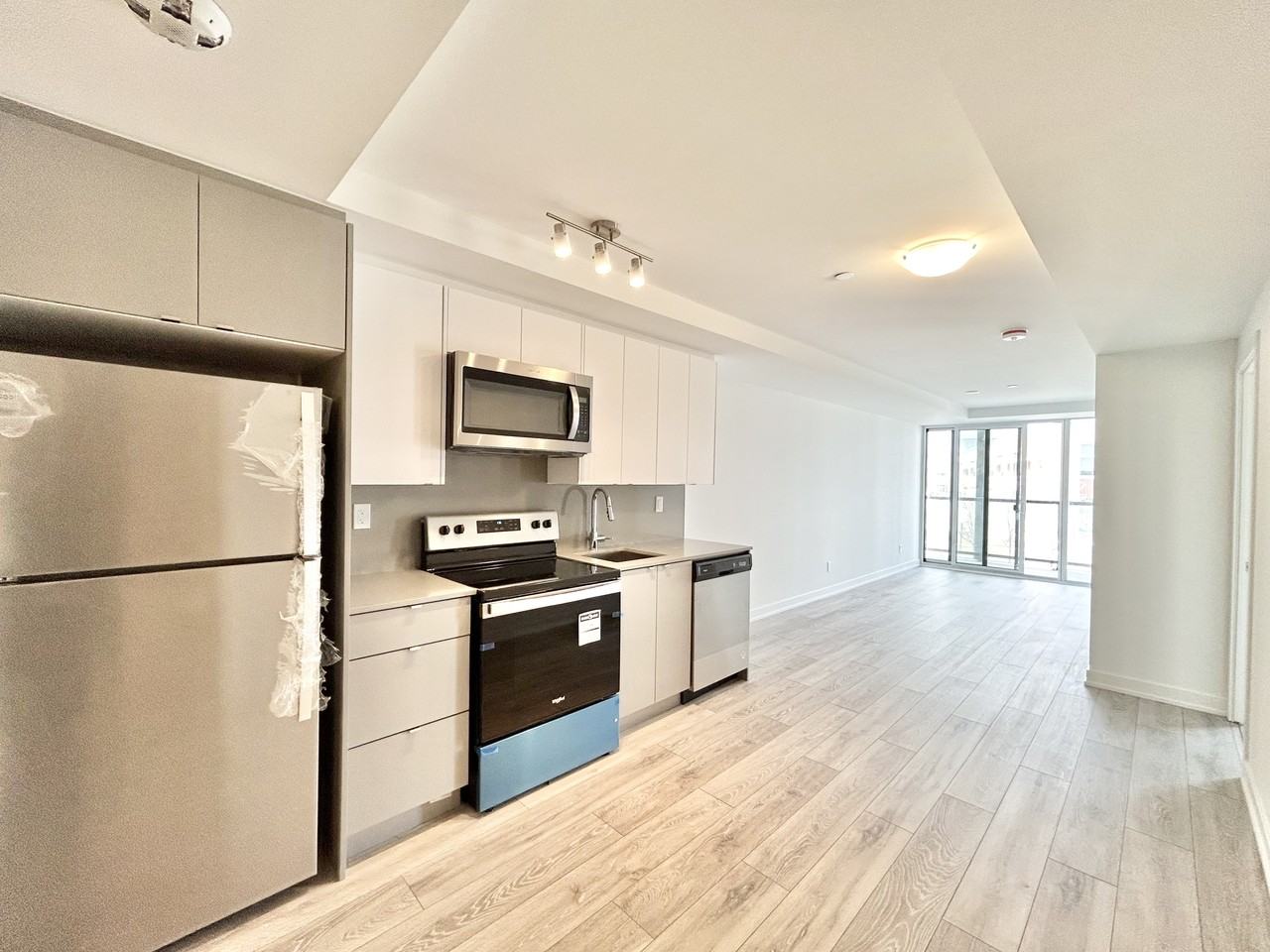 2213200 Dakota Common, Burlington, Ontario L7M 2A9 Apartments 3200