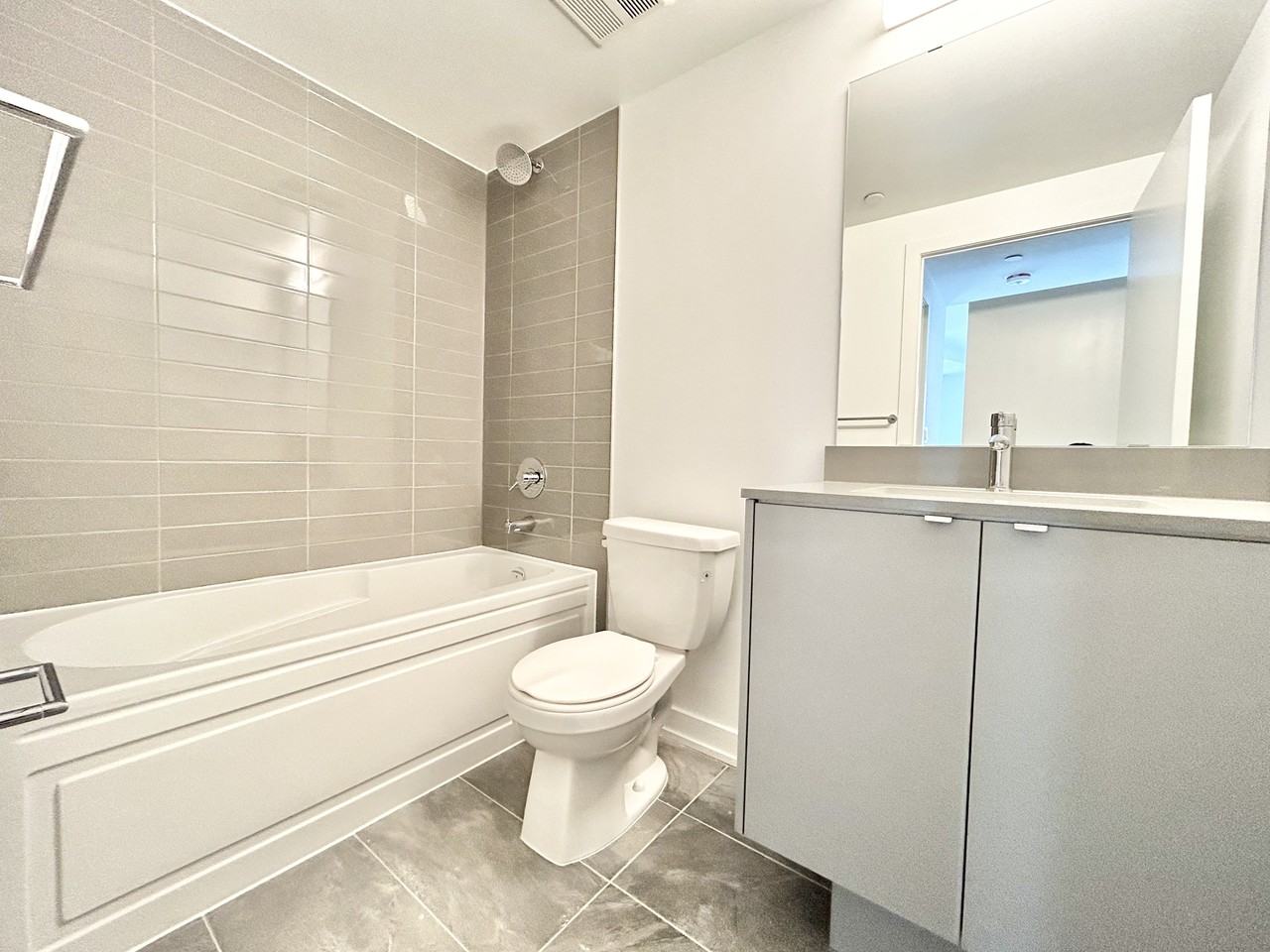 2213200 Dakota Common, Burlington, Ontario L7M 2A9 Apartments 3200