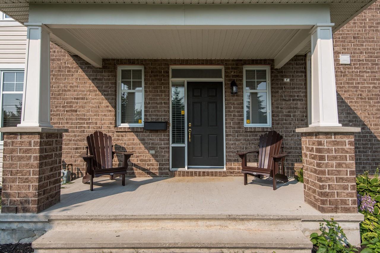 118 Purple Finch Crescent - Photo 2 of 17