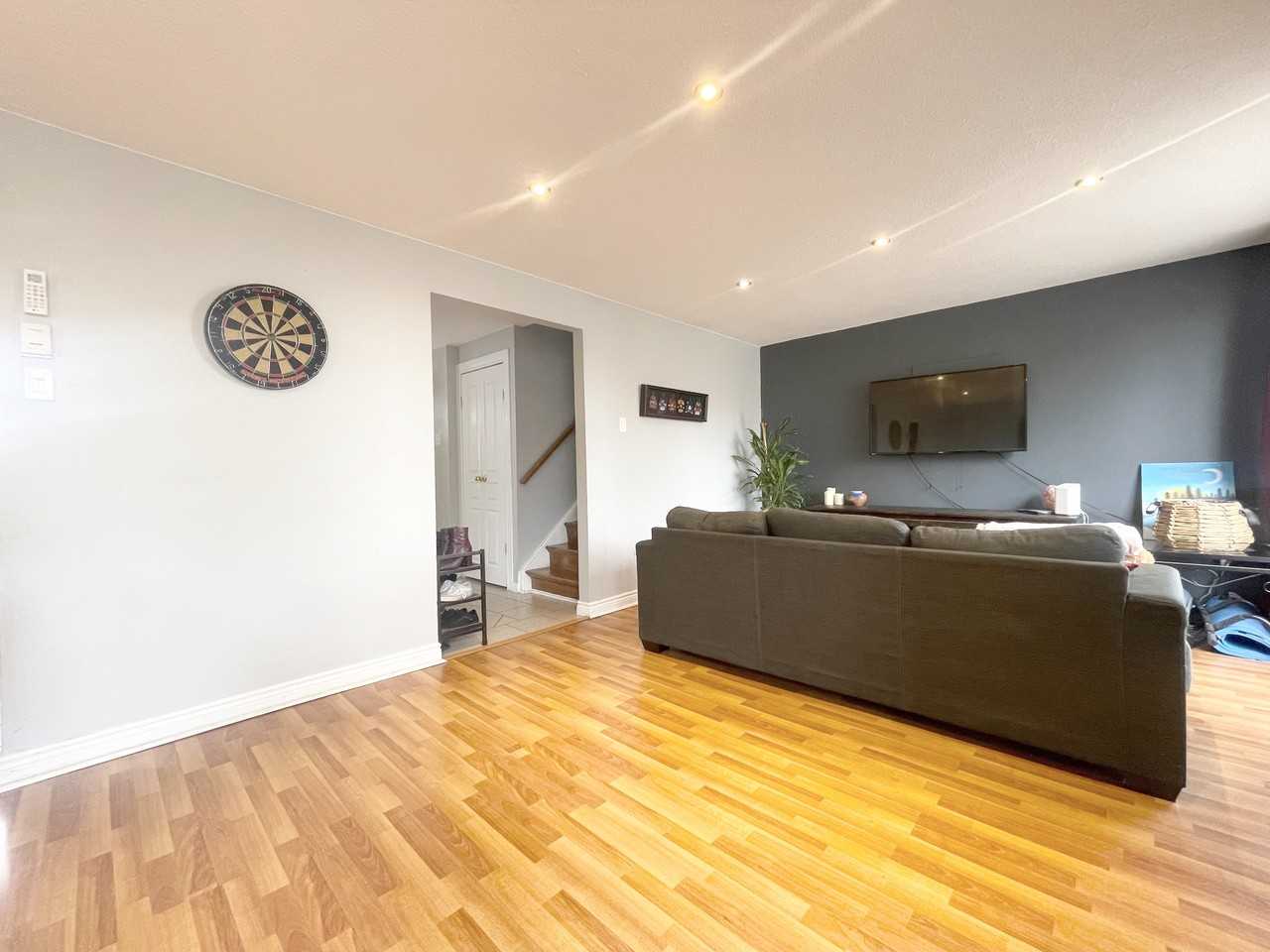 25 Britten Close, Hamilton, Ontario - Photo 2 of 20