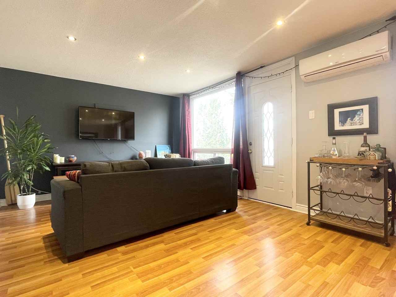 25 Britten Close, Hamilton, Ontario - Photo 3 of 20