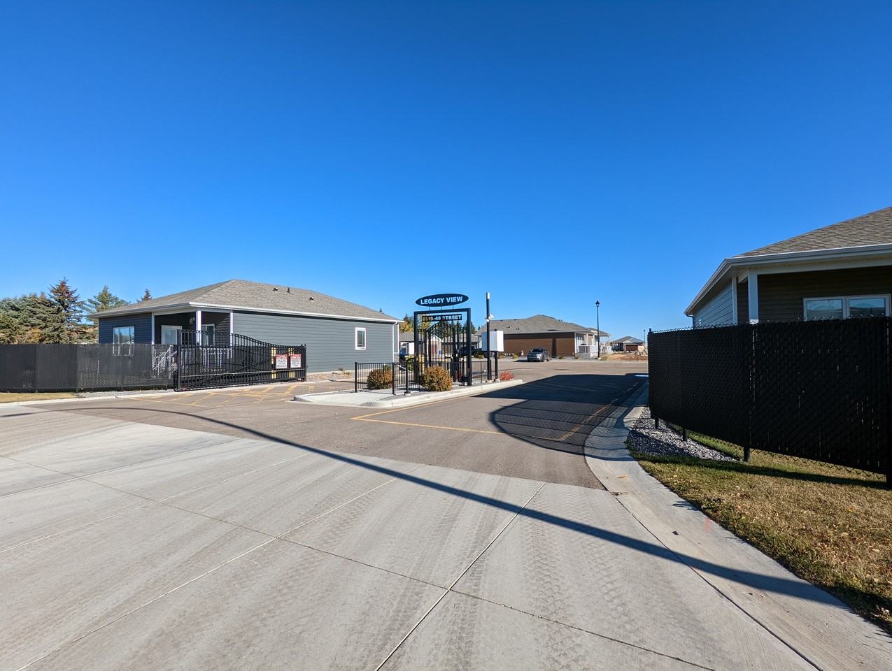 6519 46 St - Photo 2 of 42