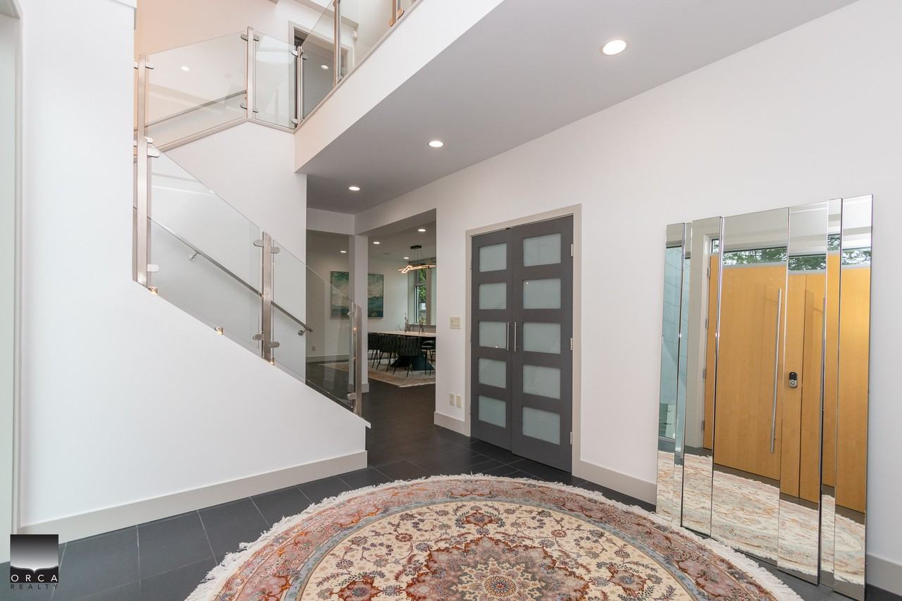 621 Kenwood Rd - Photo 3 of 39