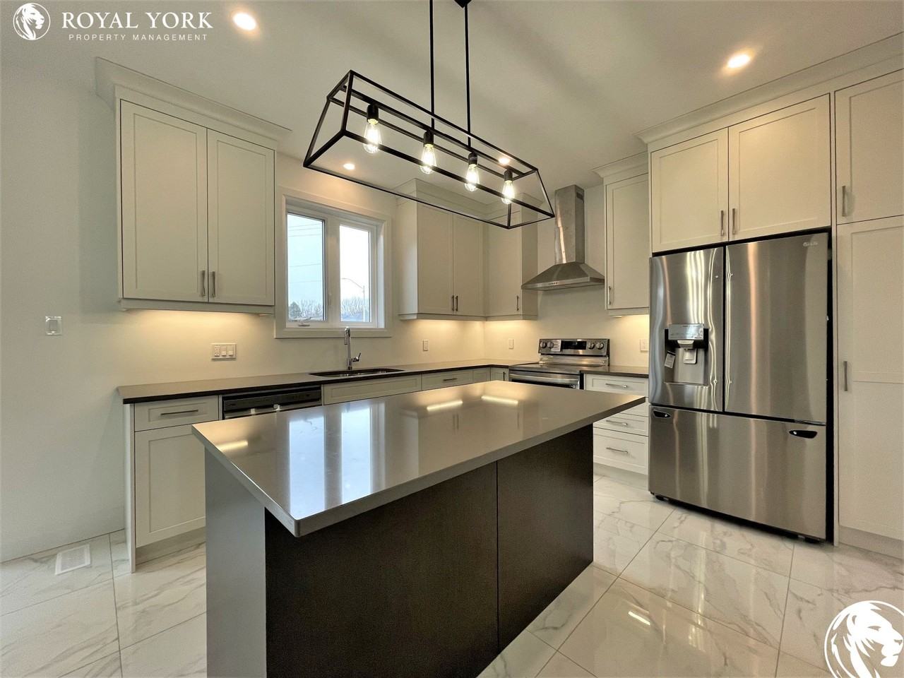 4 Ferris Blvd - Photo 2 of 47