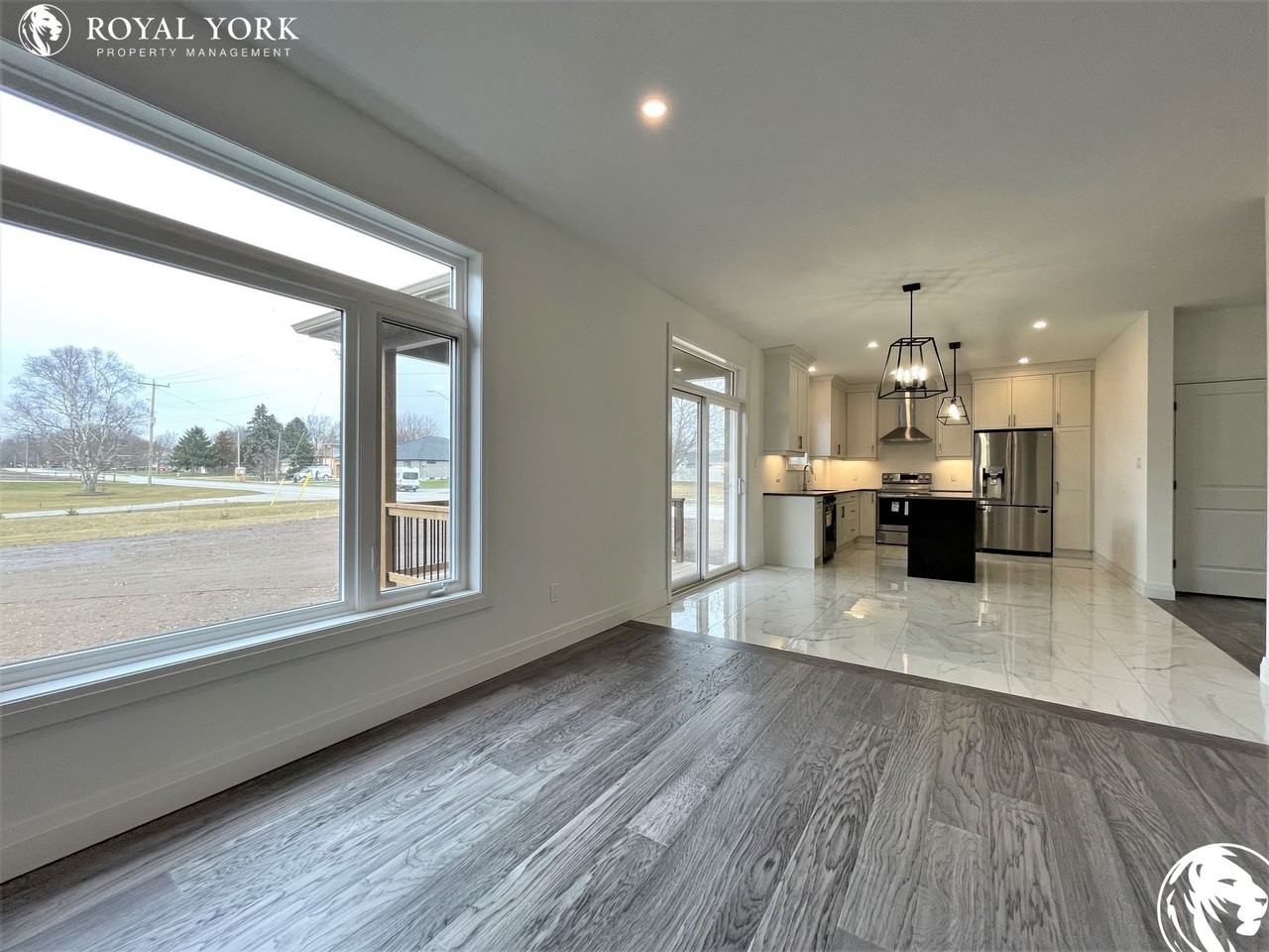 4 Ferris Blvd - Photo 3 of 47