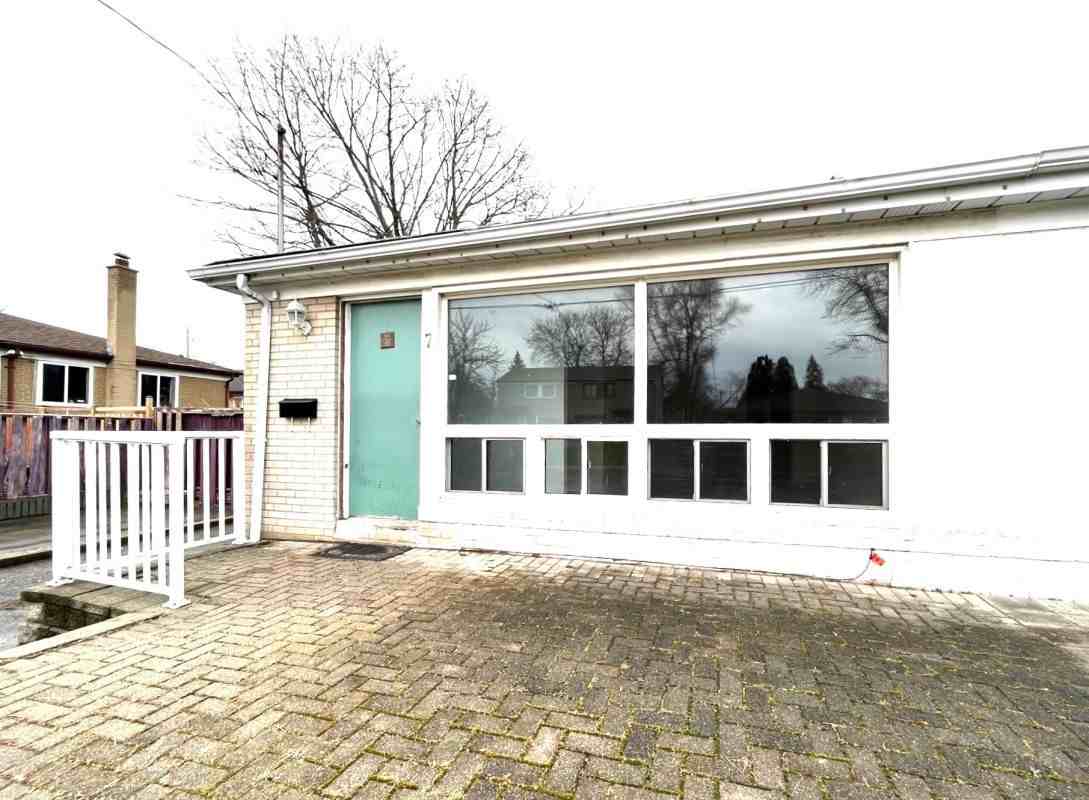 7 Tartan Ave - Photo 2 of 32