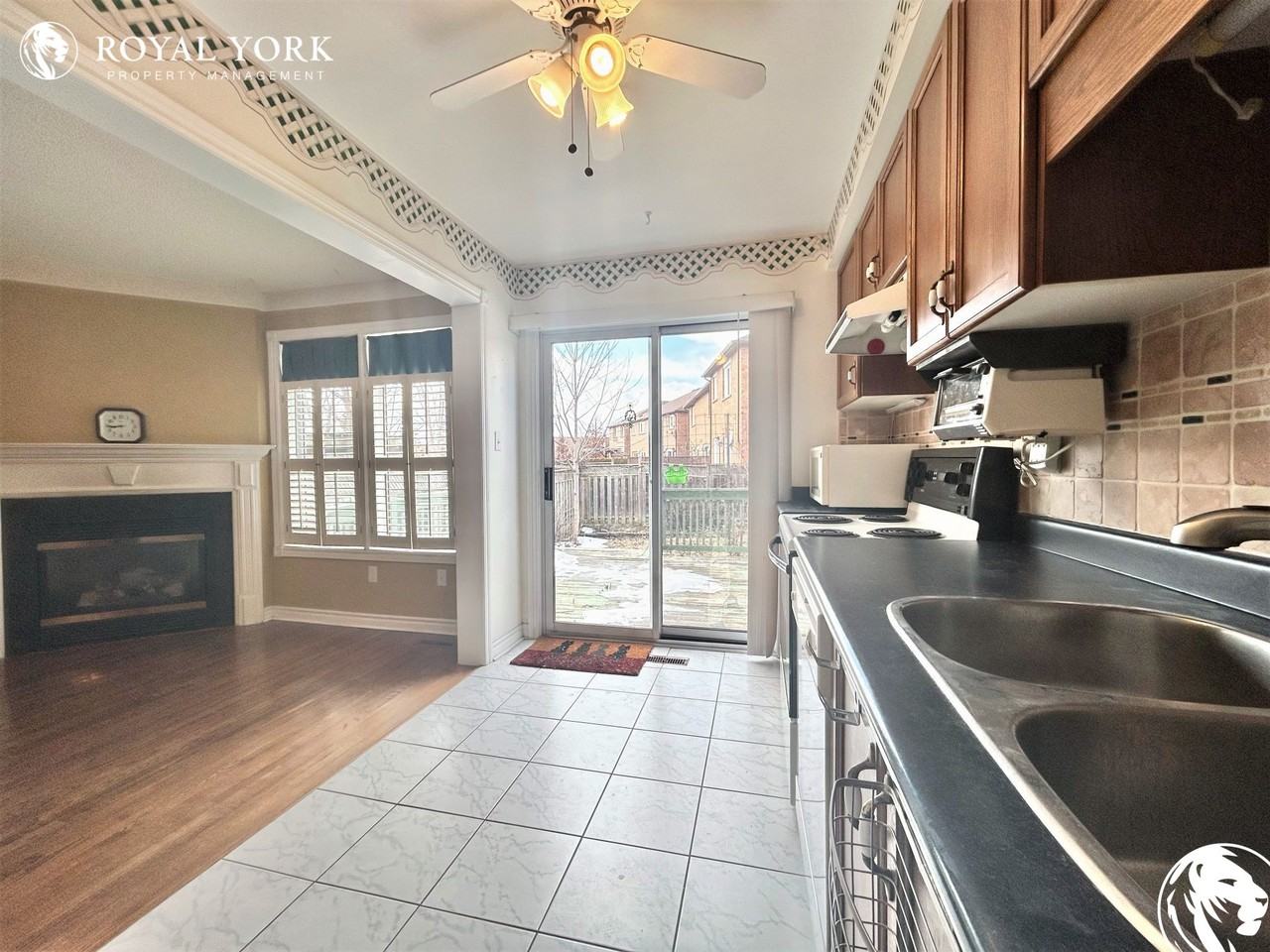 8 Mistleflower Crt - Photo 2 of 38